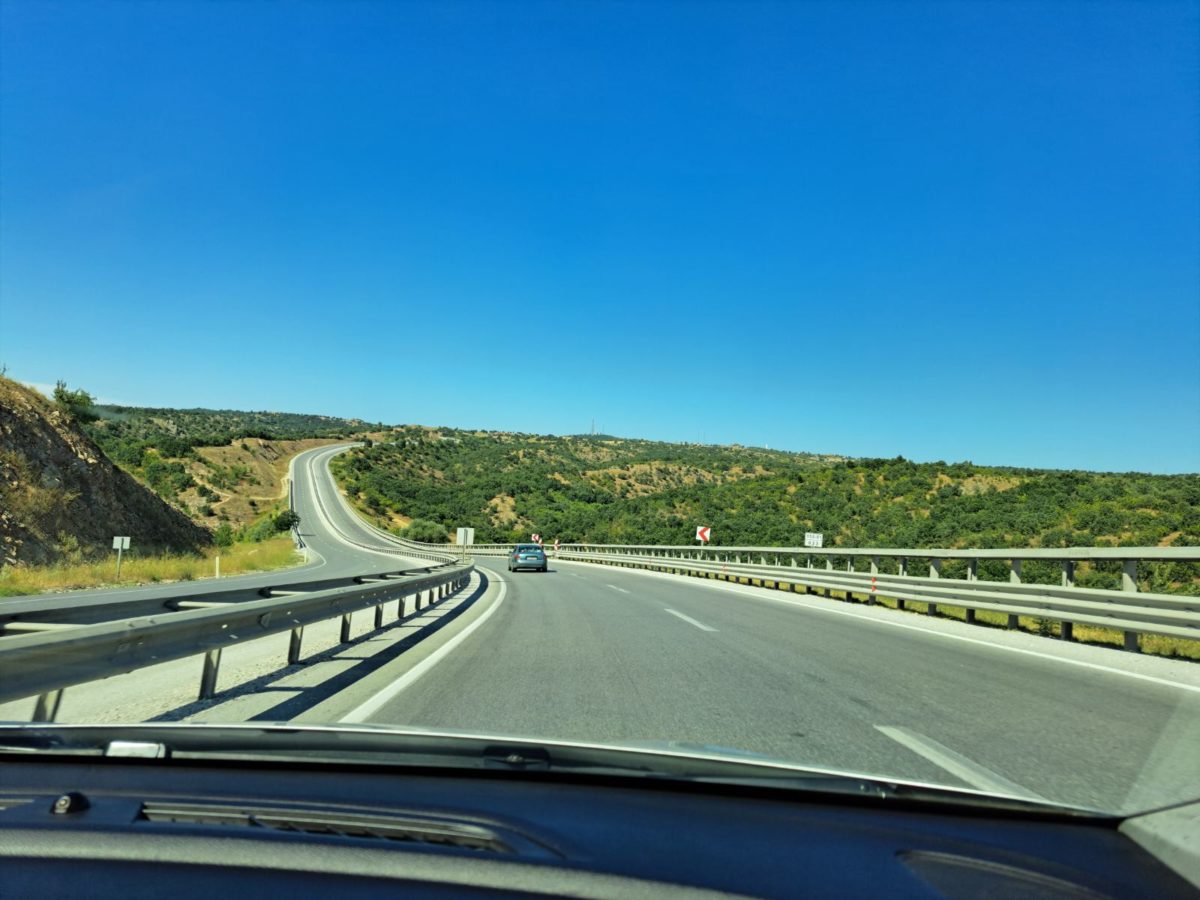 Дорога турция город. Турция дорога. Машина на дороге. Красивые дороги Турции. Красивая дорога в Турции.